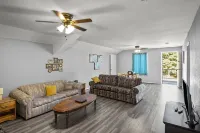 Axtons Bass City Lake Front Resort Hotel a Alba