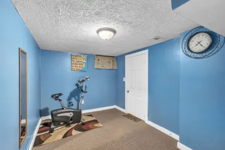 Lovely Pet Friendly Three Bedroom in Desirable Urbandale Location! 3 Home by Redawning Отели рядом с достопримечательностью «Парк Лемери»