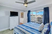 Luxury Condo: Top-Floor Sea View, Pool, Private Beach Access, Elevator โรงแรมใน