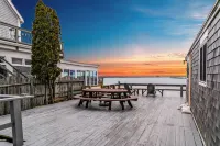 Stylish Beachside Condo on Commercial - Dog-Friendly, Parking, Prime Location