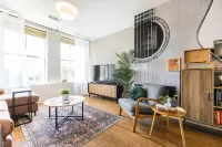 Modern Comfort and Gourmet Kitchen - Chic Music-Inspired Retreat