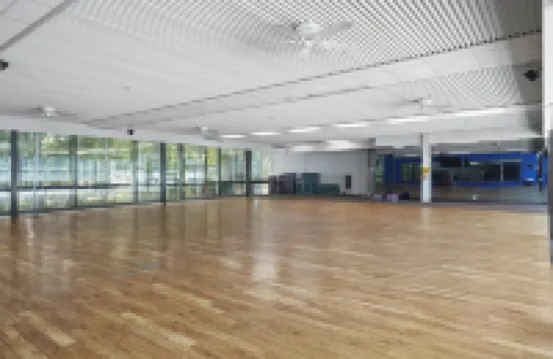 Chic 1-BR Flat w/ Workspace | 8 Min to City Center