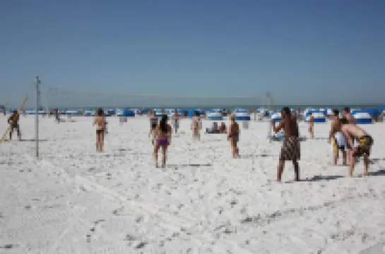 Stock Tank Pool and Spacious Living Areas - Charming Florida Retreat