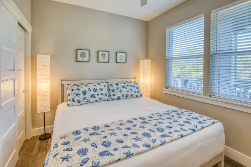 Seaside Bliss - Cozy Cottage with Coastal Charm, Fireplace فنادق في أوشن شورز