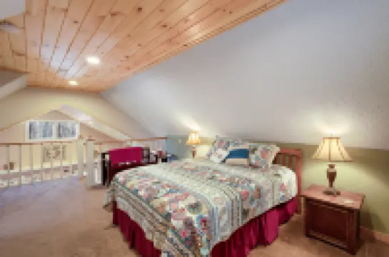 Cozy Cabin with Scenic Activities - Charming Mountain Hideaway