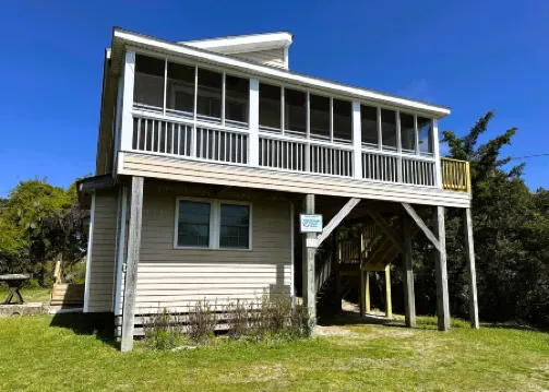 Spacious Cottage with Screened Porch and Outdoor Shower - Charming Retreat