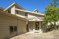 Breathtaking Mountain Views and Cozy Interiors - Spectacular Retreat 고블린스 포레스트 주변 호텔