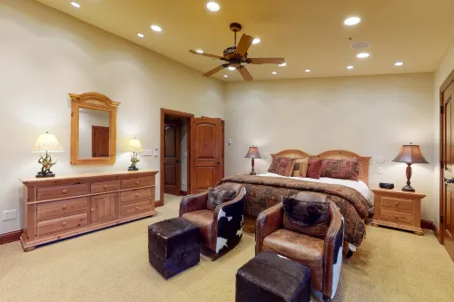 Lion Square Lodge East 307