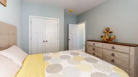 Steps to Beach and Pier Excitement - Charming Coastal Retreat Отели в г. Олд-Орчард-Бич