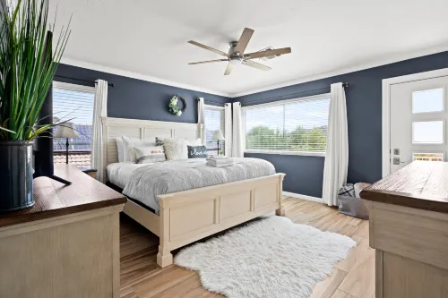 Spectacular Retreat - Heated Pool, Hot Tub, Lounge Space