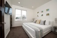 Modern Elegance and Urban Charm - Stunning Single Level Retreat