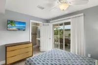 Outdoor Shower and Balcony Oasis - Charming Coastal Escape Hotels in Fort Myers Beach