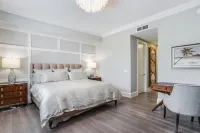 Naples Square Paradise