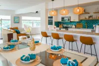 Lakefront Pool, Gazebo and Cozy Fire Pit - Stunning Lakeside Haven Hotels in Pinellas County