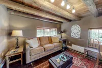 Luxe Casita - Fireplace, Full Kitchen & Steam Shower - Walk to Eateries, Dogs OK Hotels in Ranchos de Taos