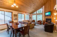 Private Hot Tub and Gas Fireplace - Serene Forest Retreat