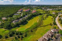 Family-Friendly Condo with Free WiFi, Balcony, & Shared Pool/Hot Tub/Sauna Hotels in Branson