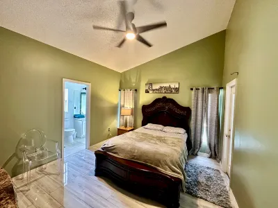 Private Pool and Close to Theme Parks - Spacious Family Oasis Hotels in Davenport