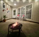 Cozy Patio Retreat with Fire Pit and Open Living Space - Charming Bungalow Hotels in Jacksonville