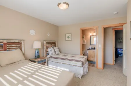 Spacious Great Room and Family Fun Amenities - Inviting Coastal Haven Отели в г. Сисайд