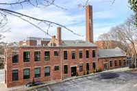 Jennifer's Riverfront Foundry Apartment Downtown Hotel di 