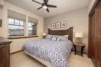 Mountain Views and Gourmet Kitchen - Cozy Family Retreat