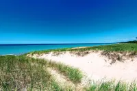 Steps to Beautiful Lake Access and Cozy Comfort - Charming Coastal Retreat فنادق في New Buffalo