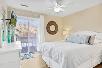 Spacious Balconies and Kayaks at Your Doorstep - Charming Waterfront Escape