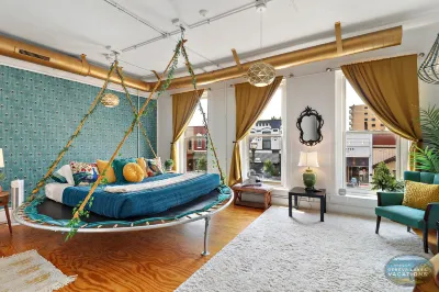 Seaside Haven - Themed Loft, Parking, 1 Block to Beach