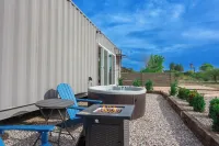 Pool, Hot Tub, King Bed, Views, Close to Sedona! Unique Shipping Container Home!