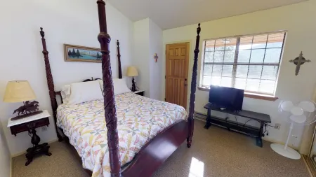 Breathtaking Views and Cozy Fireplace - Charming Mountain Retreat