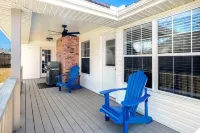 Private Bike-In/Bike-Out Haven with Garage - Stunning Modern Retreat Hotels in Bentonville