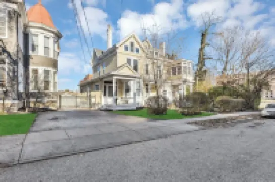 Majestic and Spacious 3 Bdrm 2 Bath Near Eden Park Hotels in 