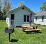 Charming One Bedroom Lake Erie Cottage in Geneva-On-The Lake