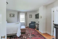 Afton Farmhouse - Mountain Views off Route 151