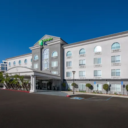 Holiday Inn Express & Suites SAN DIEGO-SORRENTO VALLEY by IHG Отели рядом с достопримечательностью «Институт Солк»