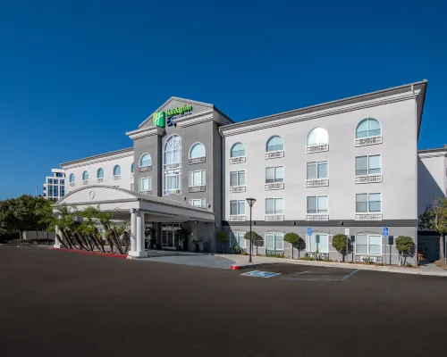 Holiday Inn Express & Suites SAN DIEGO-SORRENTO VALLEY by IHG Hotels near Green Flash Brewery