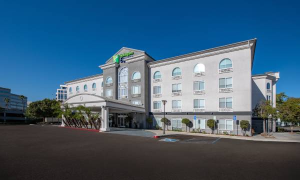 Holiday Inn Express & Suites SAN Diego-Sorrento Valley by IHG