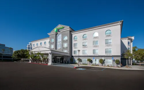 Holiday Inn Express & Suites SAN DIEGO-SORRENTO VALLEY by IHG - parking