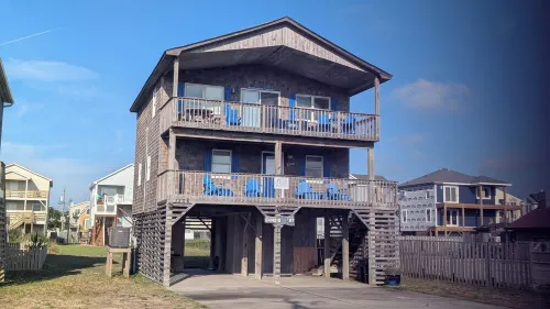 Semi-Oceanfront Gem in the Heart of Kdh - Steps to Beach, Dining & Dog Friendly!