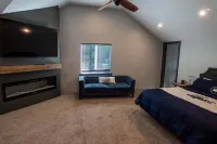 Outdoor Pool and Mountain Breezes - Stylish Catskills Escape