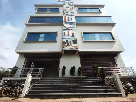 Hotel Pooja Inn & Restauants & Lodge Отели в г. Pandharpur