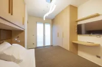 Venice New Luxury Penthouse - Free Parking and Roof Terrace Hotels near Venezia Mestre Railway Station