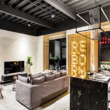 Downtown Designer Apartments by Uliv