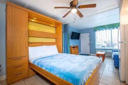 Fantasy Island Resort, Daytona Beach Shores Отели рядом с достопримечательностью «Парк Ван Авеню»