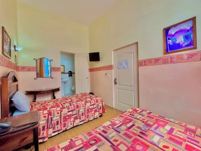Hotel la Alhondiga Các khách sạn gần La Catedralde Pueble