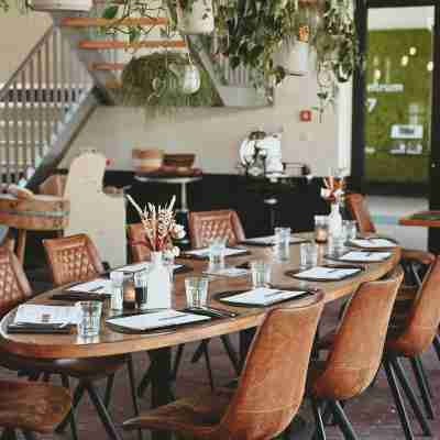 Colonie 7 Dining/Meeting Rooms