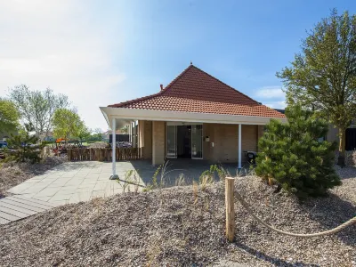 Restyled Bungalow with 2 Bathrooms, Near the Beach Hotels near Flood museum