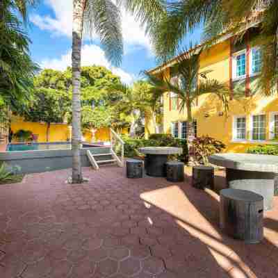Spanish Water Marina Apartments Hotel Exterior