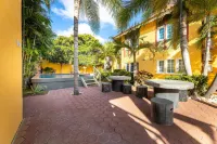 Spanish Water Marina Apartments - Villas